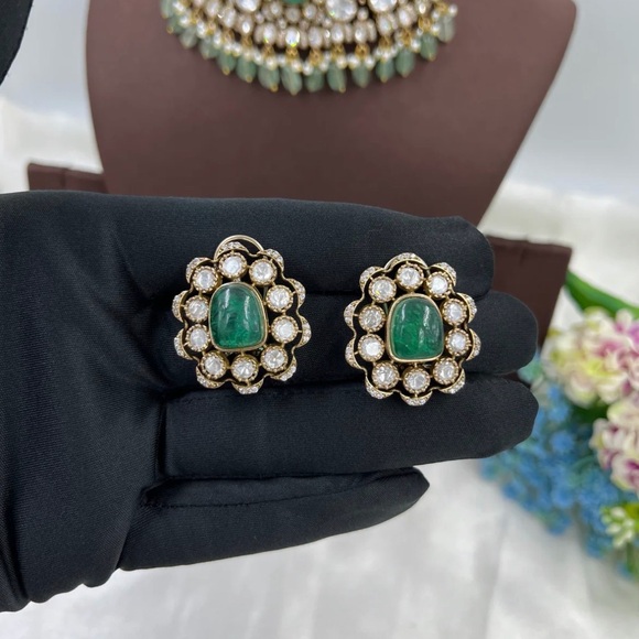 Soverian Polki Kundan Choker Necklace - Picture 2 of 3